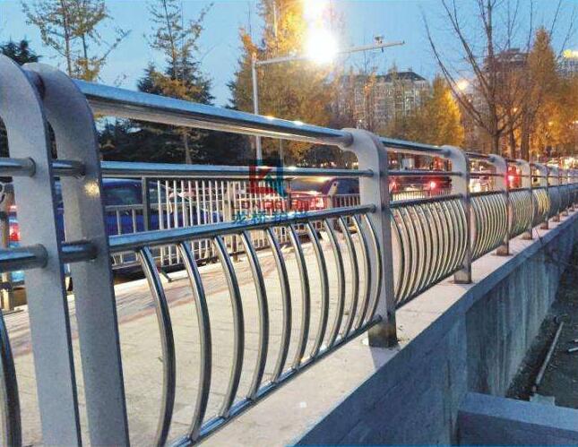 道路护栏案例